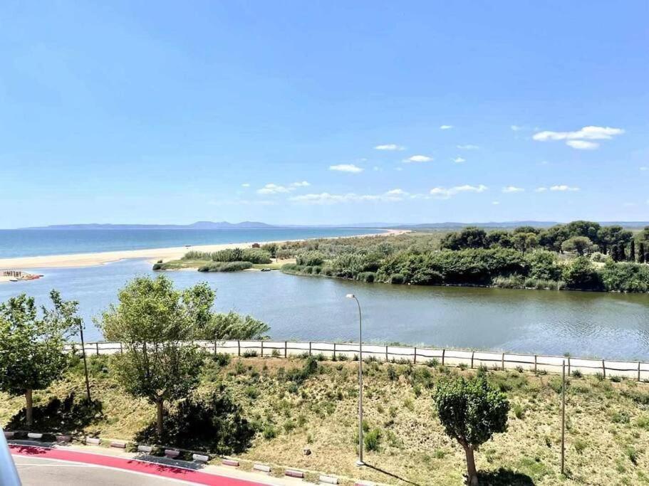 33Apartamento Soleado De Dos Habitaciones เอมปูเรียบราบา ภายนอก รูปภาพ