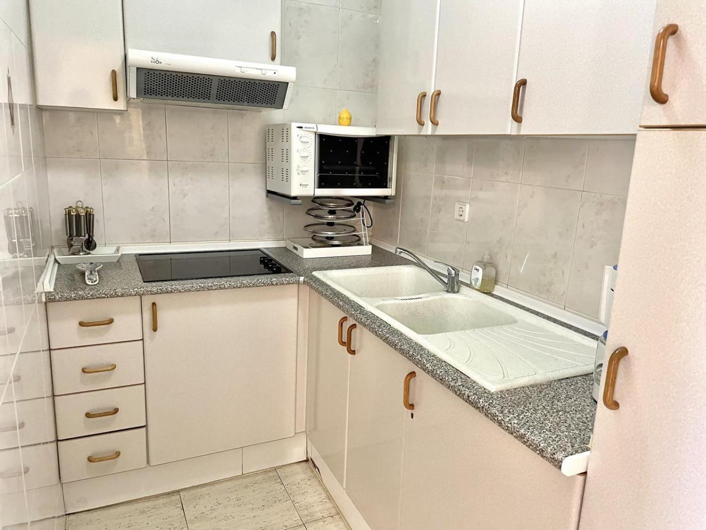 33Apartamento Soleado De Dos Habitaciones เอมปูเรียบราบา ภายนอก รูปภาพ