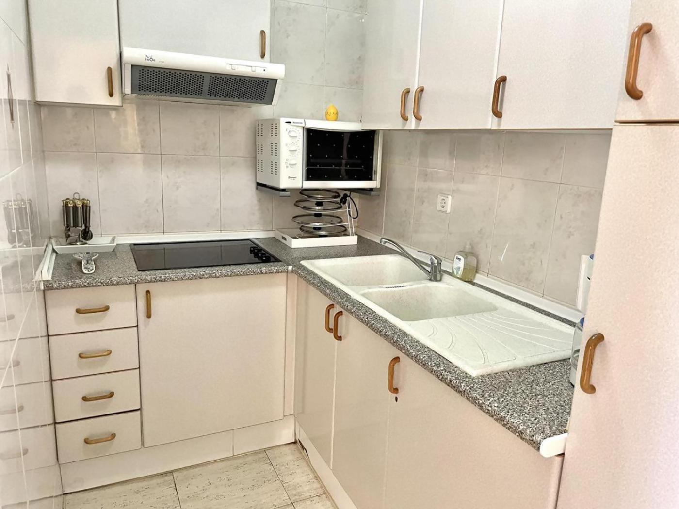 33Apartamento Soleado De Dos Habitaciones เอมปูเรียบราบา ภายนอก รูปภาพ